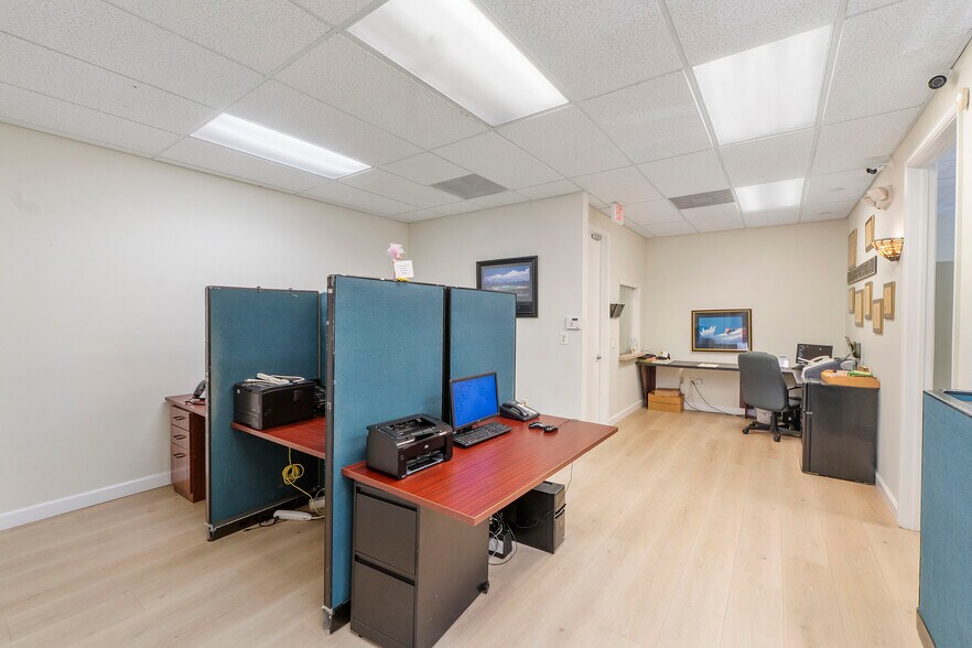 More Photos Of 5571 N University Dr, Coral Springs Office Residential For Sale