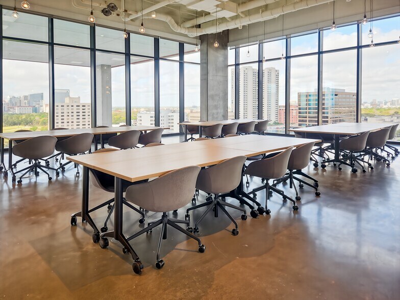 More Photos Of 5501 La Branch St, Houston Coworking Space