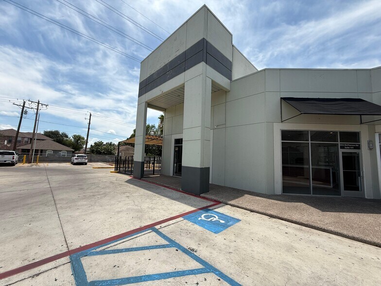 More Photos Of 8602 McPherson Rd, Laredo Storefront For Lease