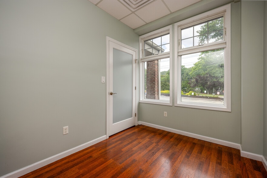 More Photos Of 516 NY-303, Orangeburg Medical For Lease