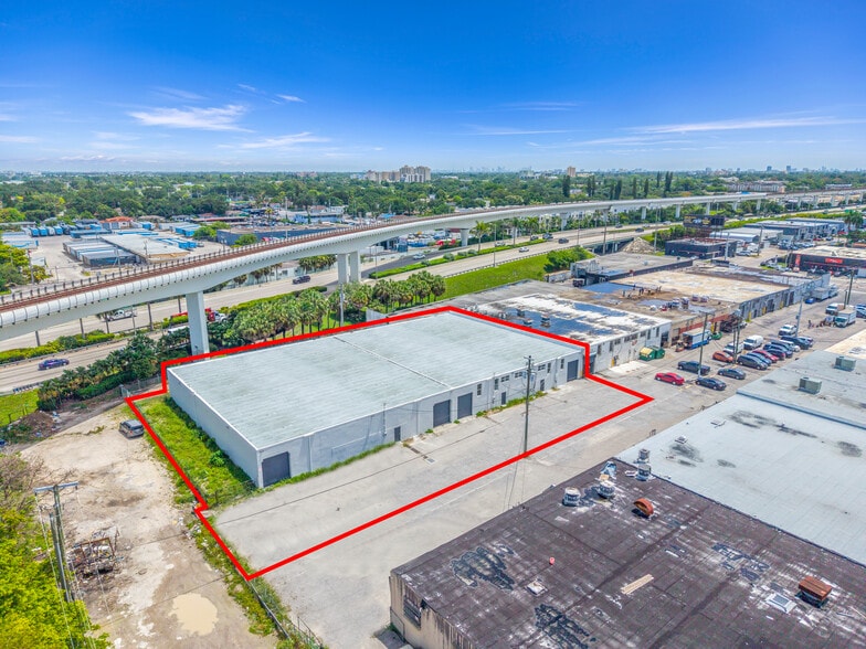 Primary Photo Of 3916-3920 NW 32nd Ave, Miami Warehouse For Lease