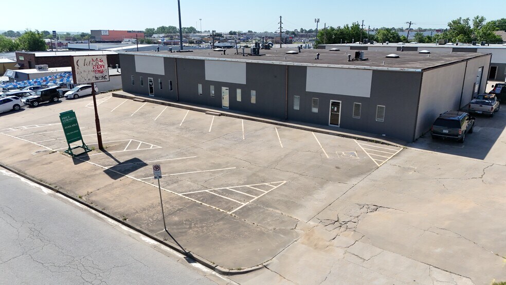 More Photos Of 7632-7636 E 46th Pl, Tulsa Unknown For Lease