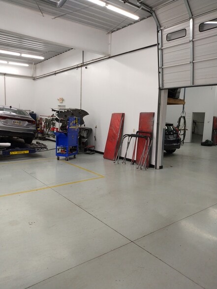 More Photos Of 4100 Indianola Ave, Columbus Auto Repair For Sale
