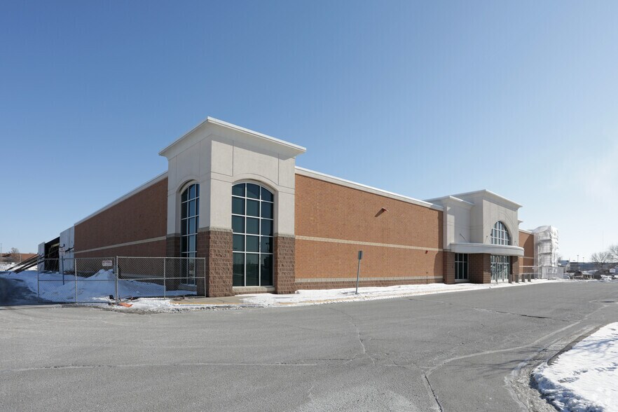More Photos Of 12550 Riverdale Blvd NW, Coon Rapids Department Store For Lease