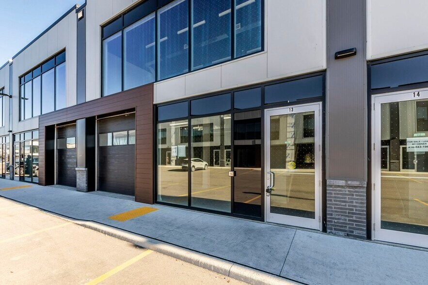 More Photos Of 587 Hanlon Creek Blvd, Guelph Showroom For Sale