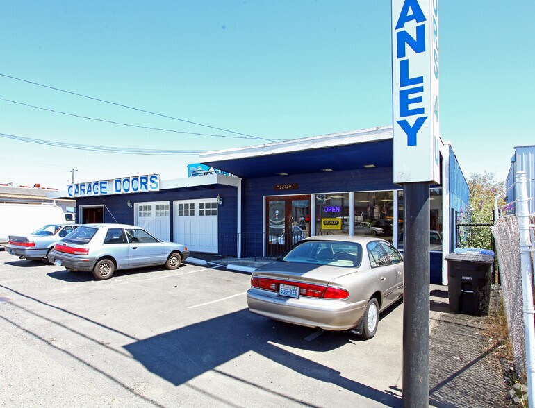 Primary Photo Of 12714 Aurora Ave N, Seattle Freestanding For Lease