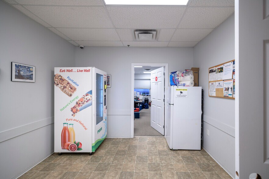 More Photos Of 12639 80 Ave, Surrey Showroom For Sale