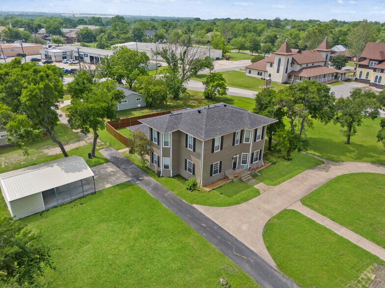 More Photos Of 107 S Josephine St, Royse City General Retail For Sale