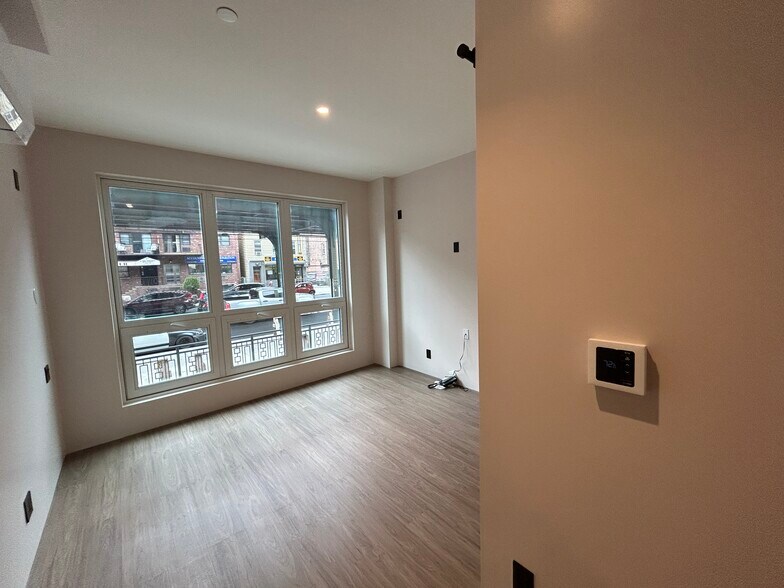 More Photos Of 30-17 31st St, Astoria Hotel For Lease