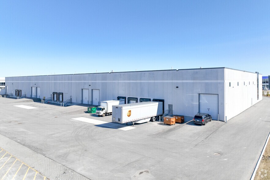 More Photos Of 400 First Commerce Dr, Aurora Distribution For Lease