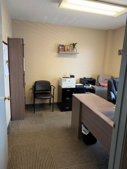 More Photos Of 1220 Executive Blvd, Chesapeake Showroom For Sale