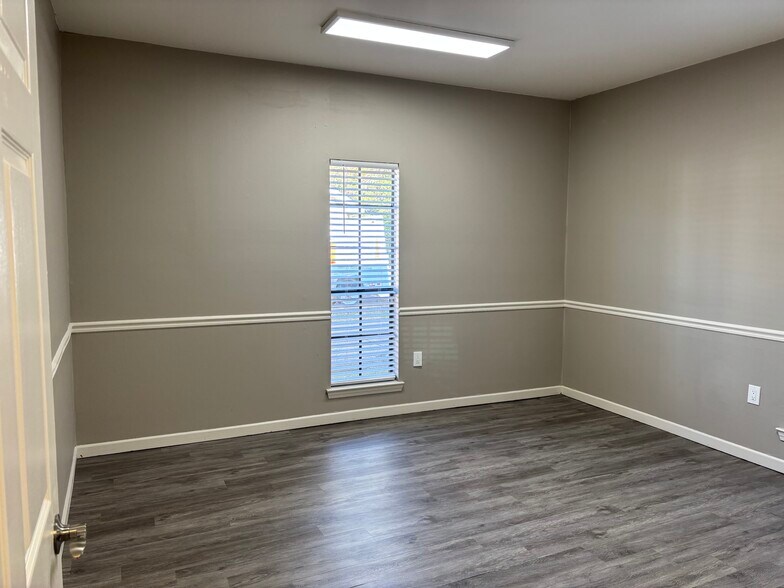 More Photos Of 5627 Superior Dr, Baton Rouge Office For Sale