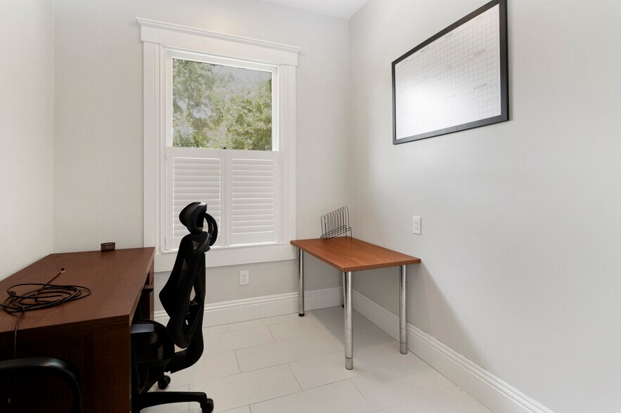 More Photos Of 326 S Hyde Park Ave, Tampa Office Residential For Sale