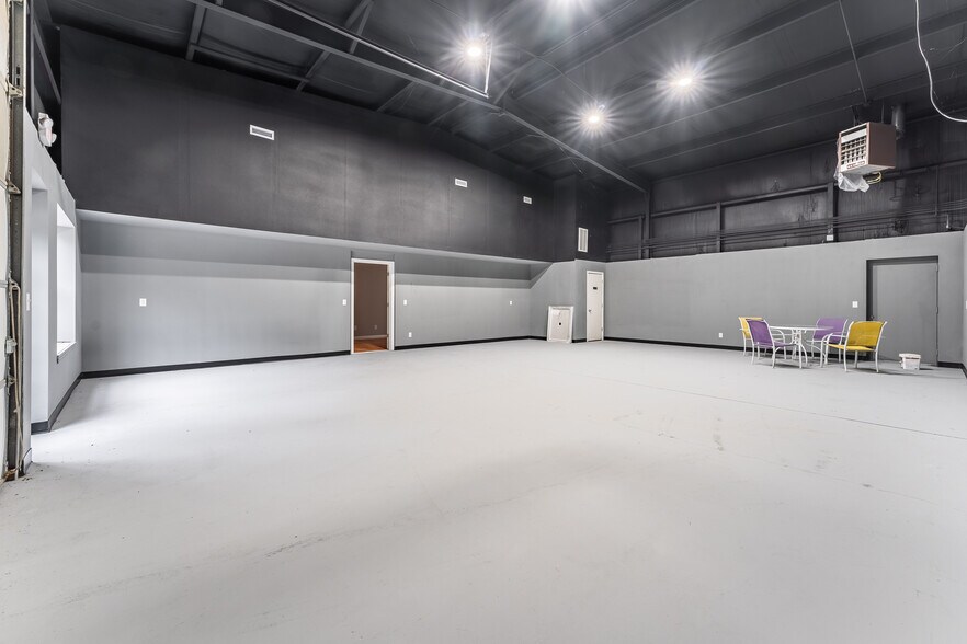 More Photos Of 160 Oldham Dr, Bella Vista Light Distribution For Sale