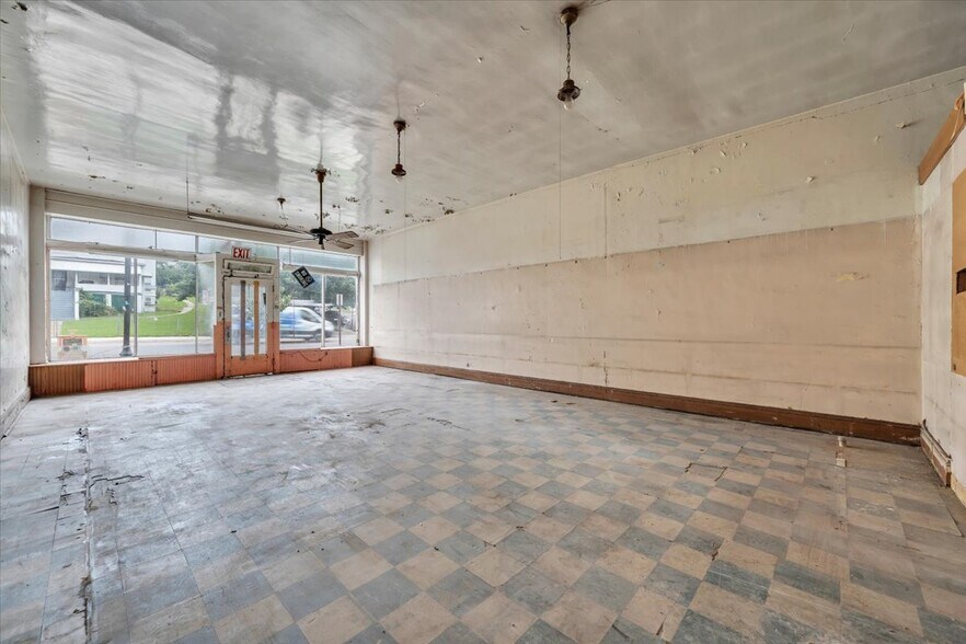 More Photos Of 2302 Melrose Ave NW, Roanoke Flex For Lease