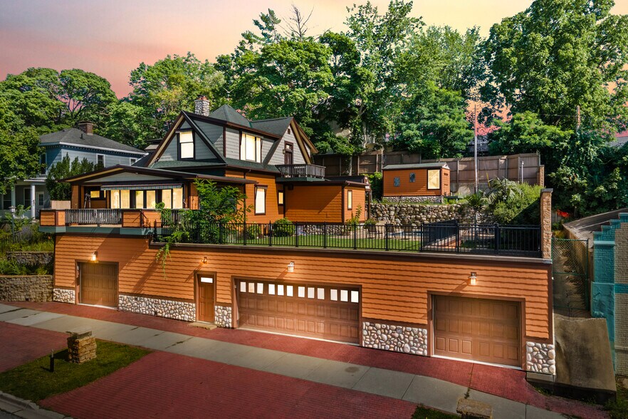 More Photos Of 128 E Pine St, Cadillac Specialty For Sale