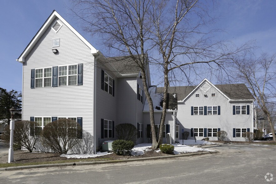 More Photos Of 28 N Country Rd, Mount Sinai Medical For Lease