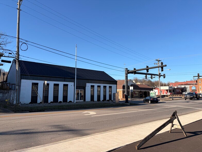 More Photos Of 201 S Main St, Greensburg Post Office For Sale