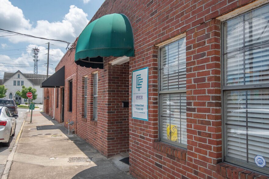 More Photos Of 14 Brown St, Newnan Office For Sale