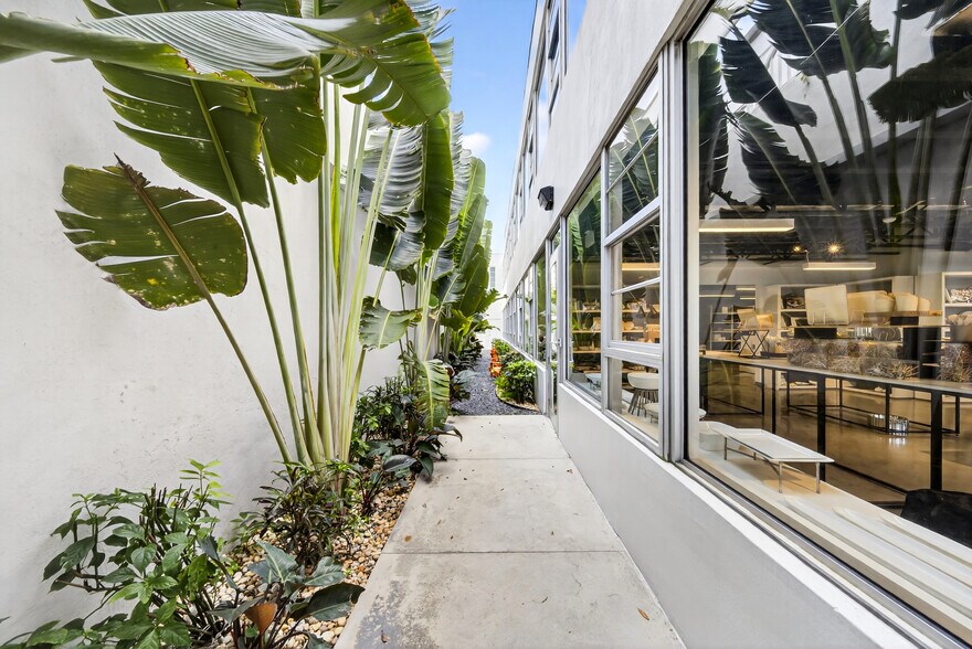 More Photos Of 7630 Biscayne Blvd, Miami Office For Lease