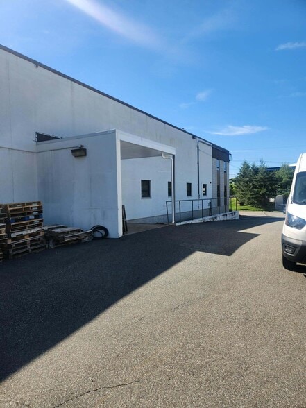 More Photos Of 9 Industrial Park, Waldwick Distribution For Sale