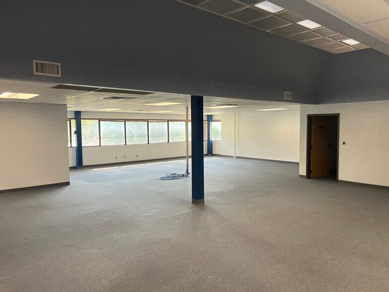 More Photos Of 1800 S Elm Pl, Broken Arrow Bank For Lease