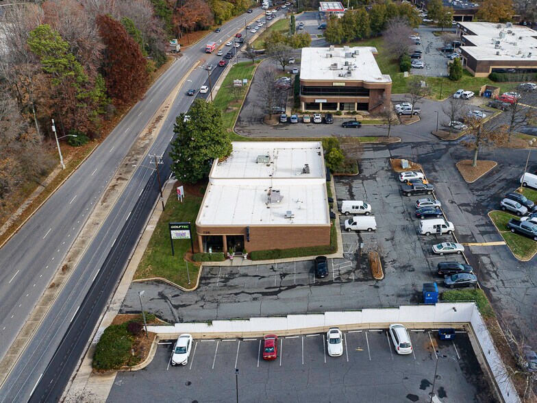 More Photos Of 814 Tyvola Rd, Charlotte Unknown For Lease