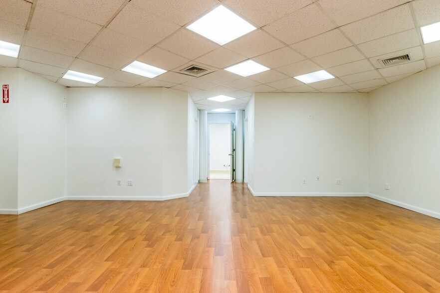 More Photos Of 2735 Henry Hudson Pkwy, Bronx Medical For Lease