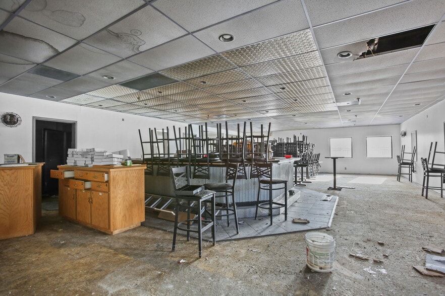 More Photos Of 8432 Noble Ave, Minneapolis Bar For Sale