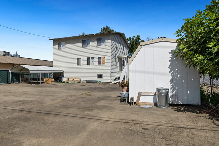 More Photos Of 5565 NE Stephens St, Winchester Auto Repair For Sale