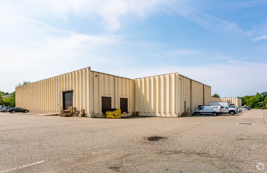 More Photos Of 97-107 Fairfield Rd, Fairfield Warehouse For Lease