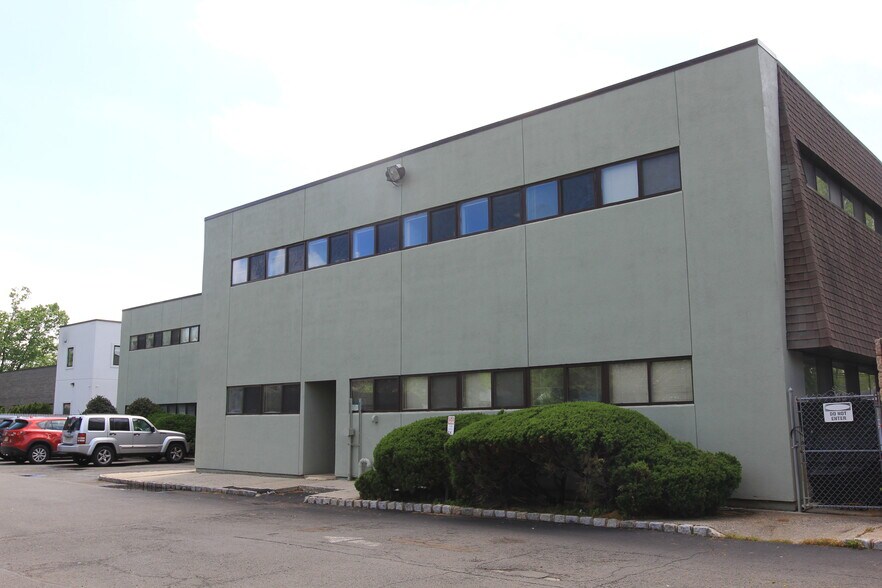 More Photos Of 2509 Park Ave, South Plainfield Office For Lease