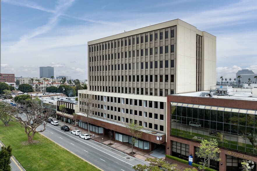 More Photos Of 11980 San Vicente Blvd, Los Angeles Medical For Lease