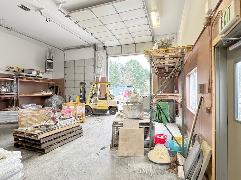 More Photos Of 3368 E Hwy 101, Port Angeles Showroom For Sale