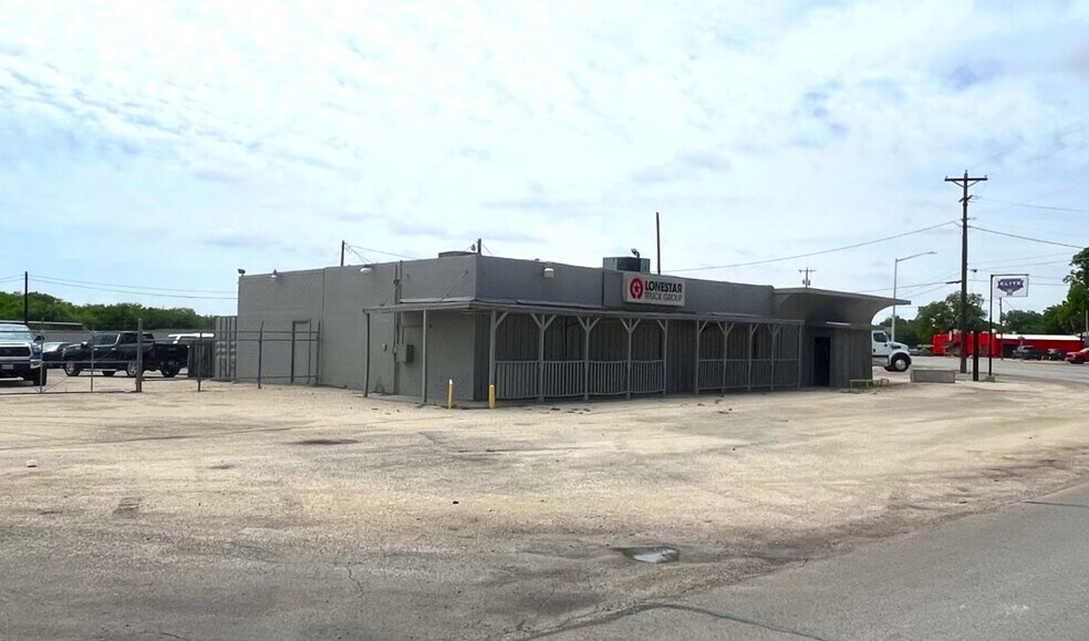 Primary Photo Of 1810 S Chadbourne St, San Angelo Flex For Sale