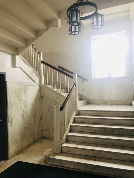 More Photos Of 1607 W Howard St, Chicago Office For Lease