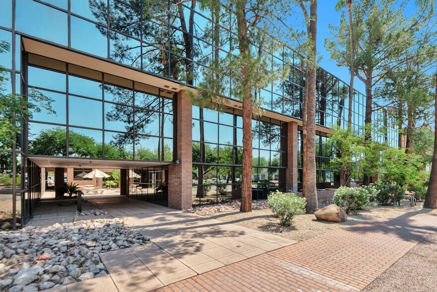 More Photos Of 3501 N Scottsdale Rd, Scottsdale Medical For Lease