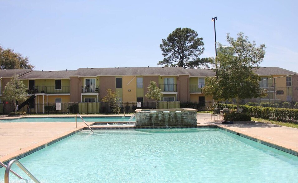 More Photos Of 12803 Northborough Dr, Houston Apartments For Sale