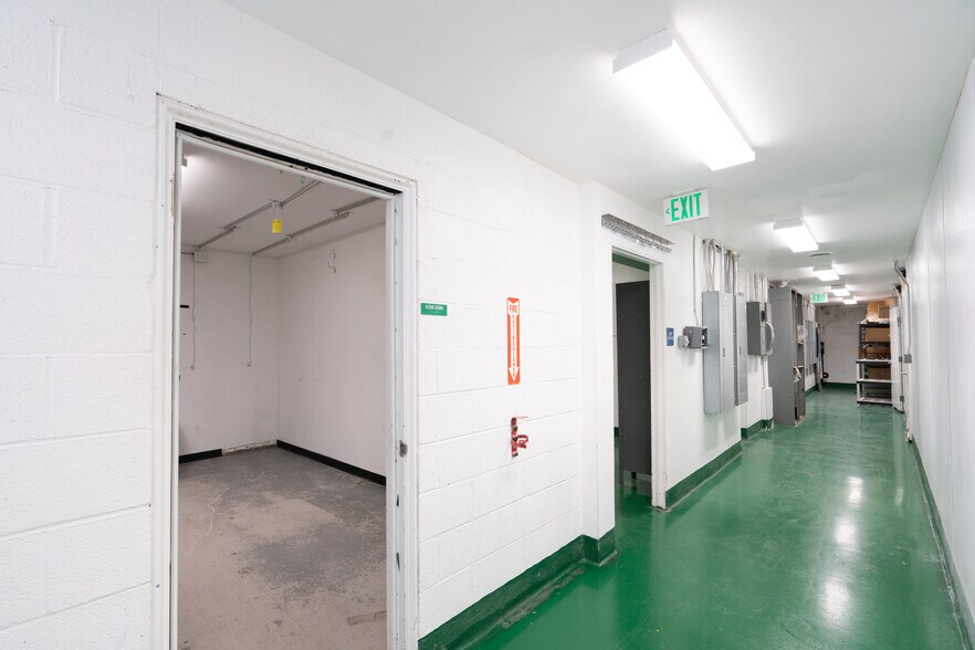 More Photos Of 5885 N Paramount Blvd, Long Beach Warehouse For Sale