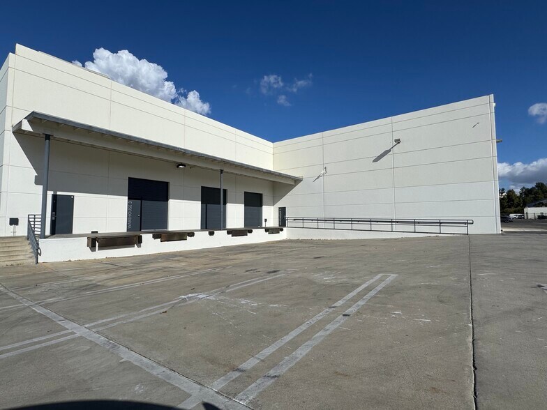 More Photos Of 25000 Avenue Stanford, Valencia Warehouse For Lease