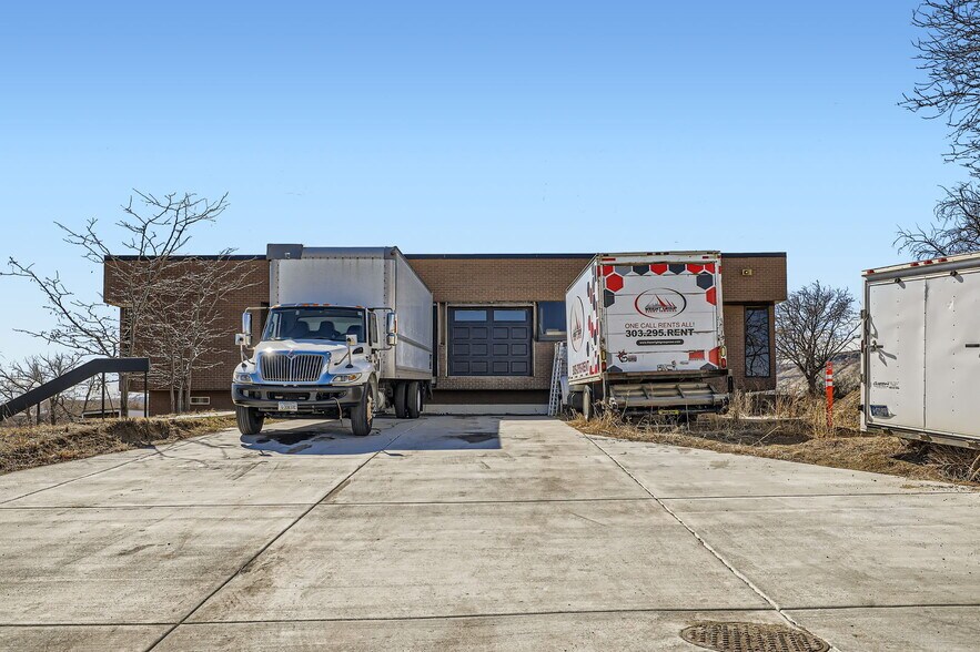 More Photos Of 5932-5934 McIntyre St, Golden Light Manufacturing For Sale