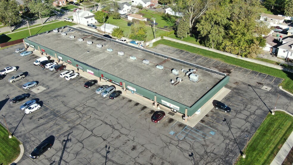 More Photos Of 14919-15013 E Nine Mile Rd, Eastpointe Unknown For Lease