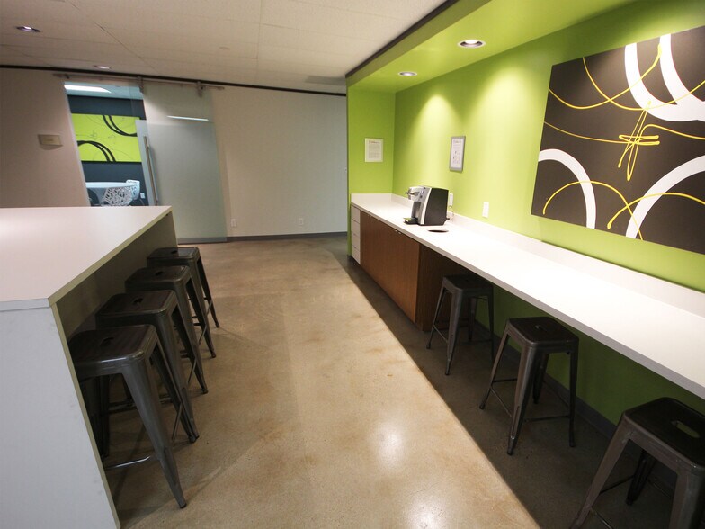 More Photos Of 7322 Southwest Fwy, Houston Coworking Space