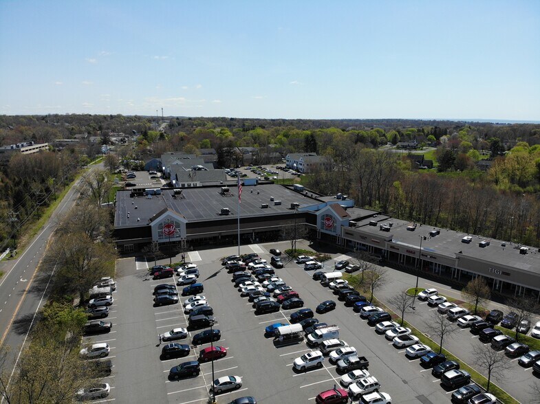 More Photos Of 830-900 Boston Post Rd, Guilford Storefront For Sale