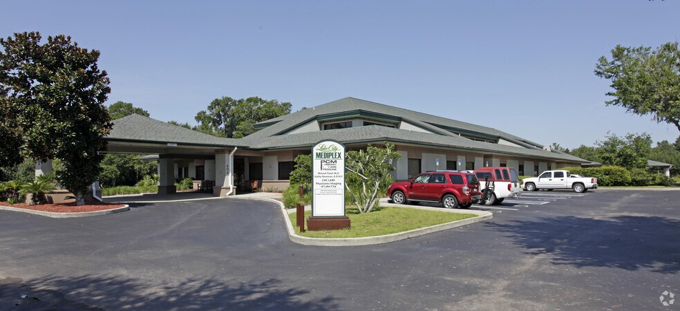 More Photos Of 404 NW Hall of Fame Dr, Lake City Medical For Lease