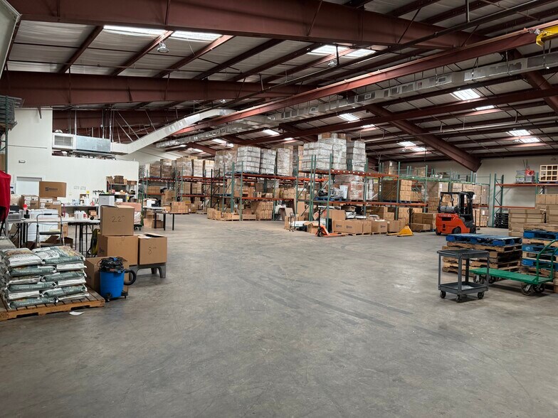 More Photos Of 7140-7176 15th St E, Sarasota Manufacturing For Lease
