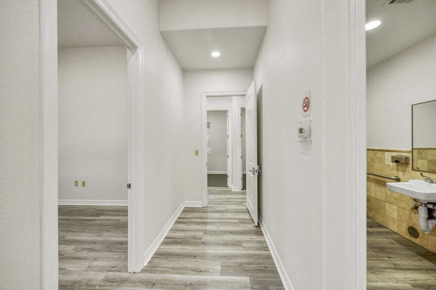 More Photos Of 5727 W I-10 Fwy, San Antonio Office For Lease