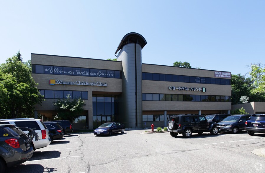 More Photos Of 14001 Ridgedale Dr, Minnetonka Medical For Lease