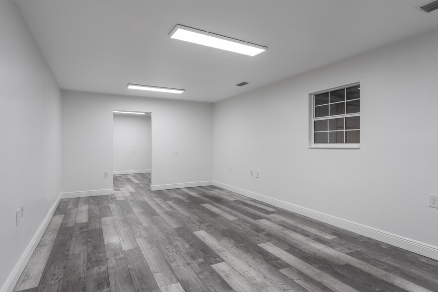 More Photos Of 3143 W Tharpe St, Tallahassee Warehouse For Lease