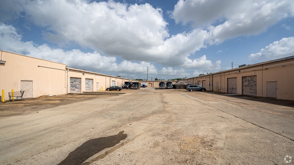 More Photos Of 10161-10175 Harwin Dr, Houston Unknown For Lease